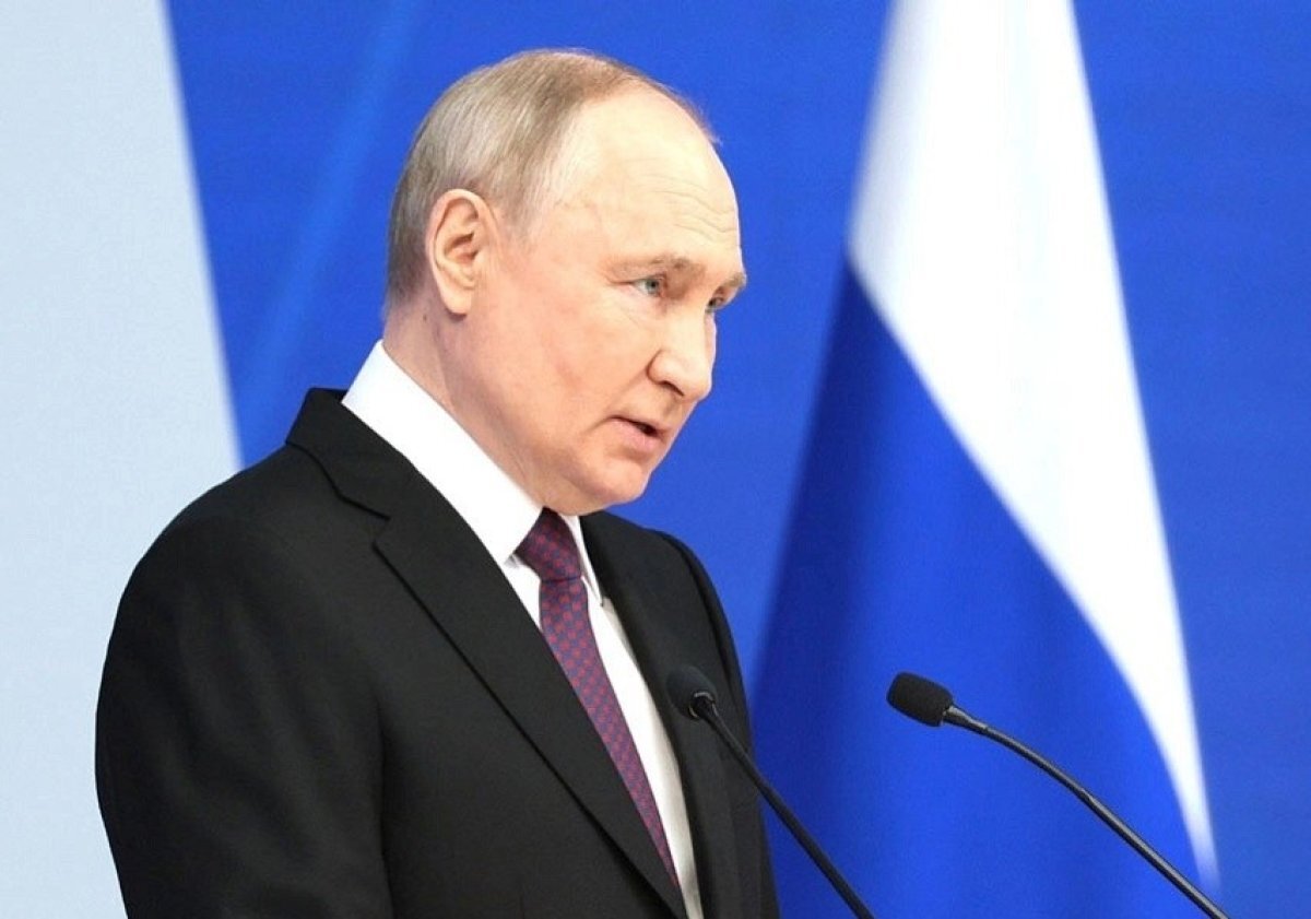    Путин заслушал доклад Куренкова по ситуации на руднике «Пионер»