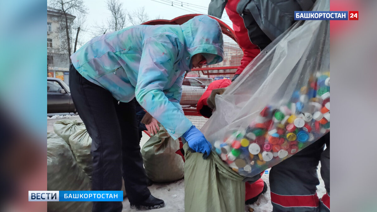    В Уфе демонтировали конструкции в форме сердец, установленные в рамках акции "Крышечки спешат на помощь"