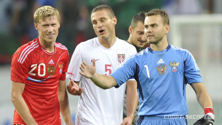    Павел Погребняк, Неманья Видич и Игорь Акинфеев.Александр Федоров