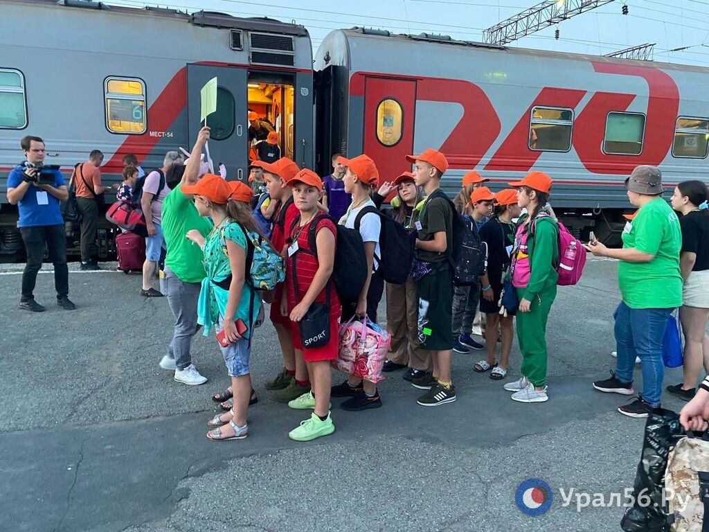    Из-за обстрелов со стороны Украины из Белгородской области вывезут около 9 тысяч детей