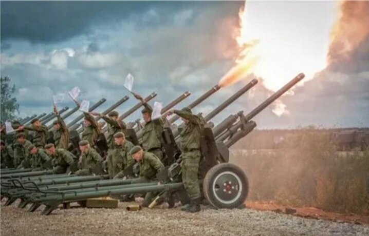 Батарея артиллерии.