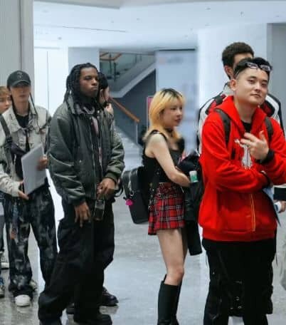    Участники шоу в очереди на сдачу анализа. Источник фото: @新说唱2024