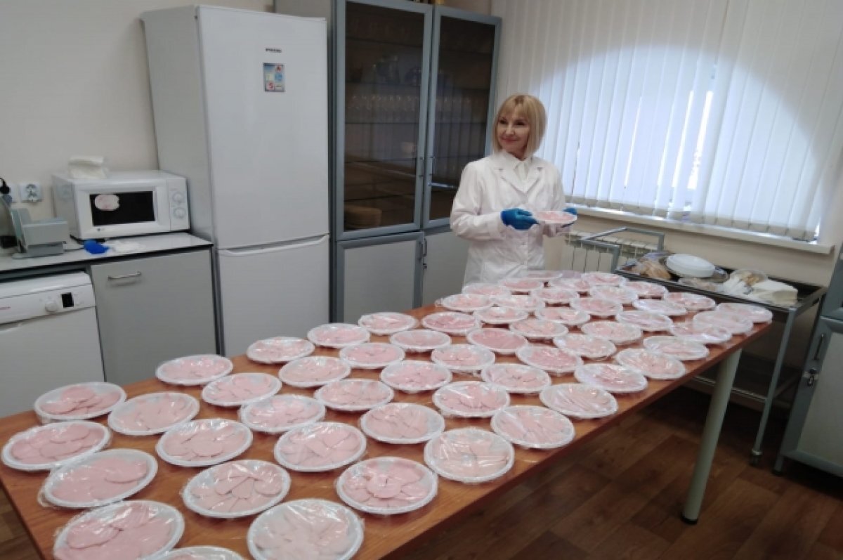    В больницу Мурманска поставили колбасу с ДНК курицы