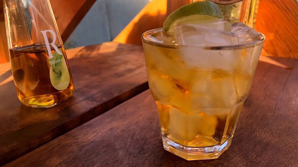 Коктейль Водка, яблочный сок