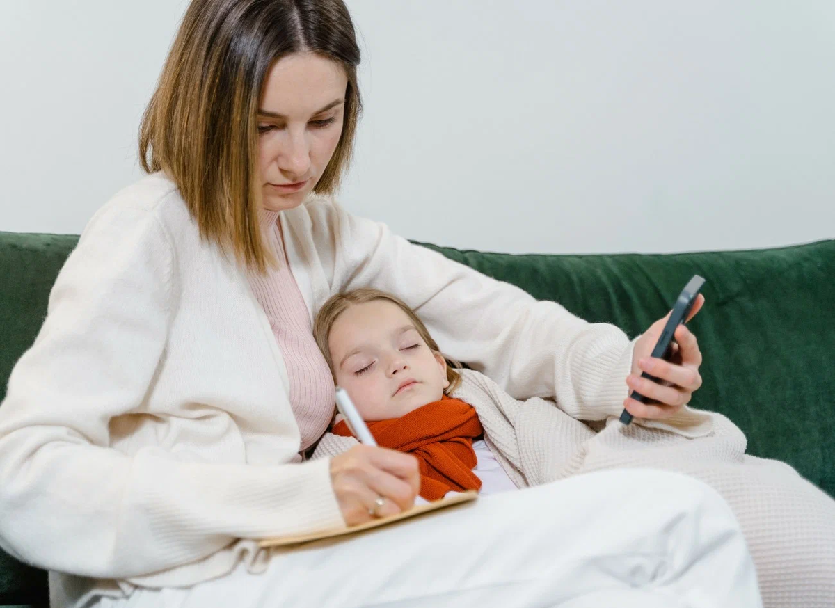 Для детей выпускают средства с меньшей дозировкой активного вещества, чем для взрослых. Возраст, с которого применяют препарат, можно посмотреть в инструкции