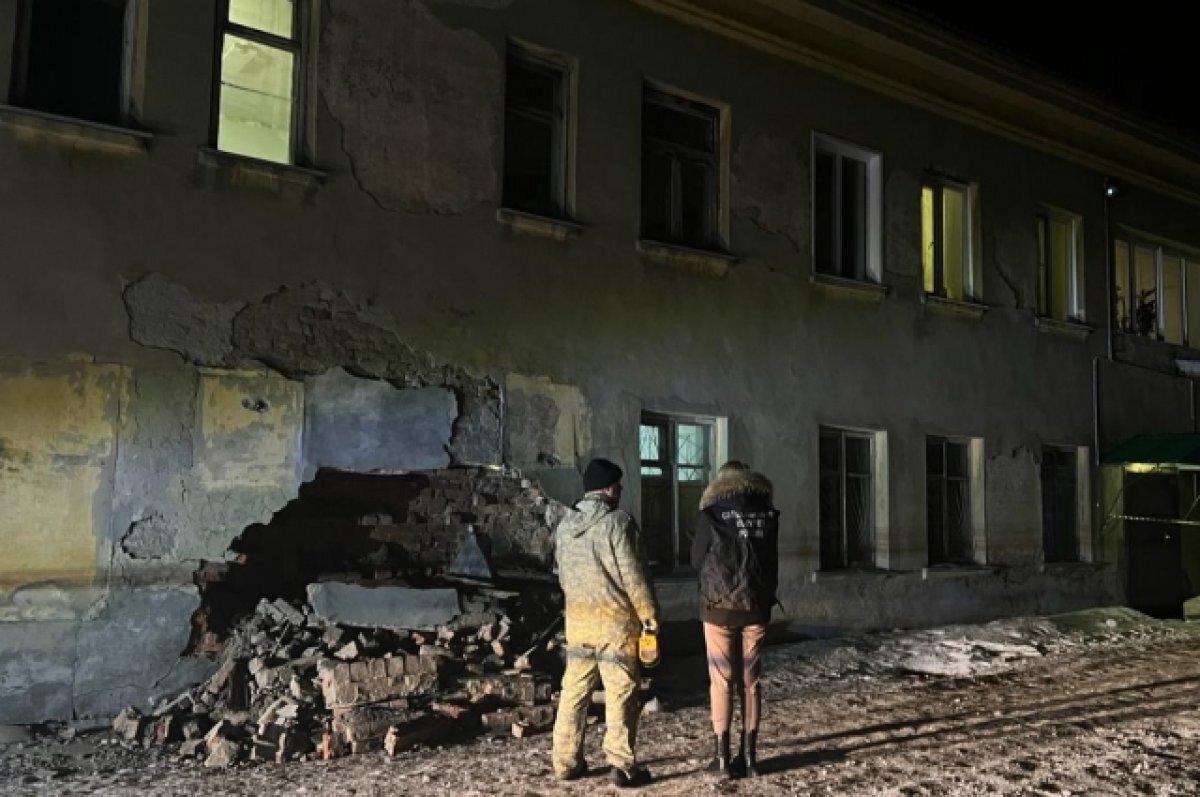    Чтобы признать дом на переулке Заводском аварийным, жителям самим нужно заняться этим вопросом.