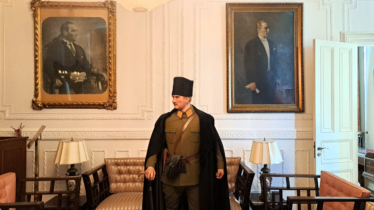 Основатель турецкой республики Мустафа Кемаль Ататюрк. Комната-музей в отеле Пера Палас