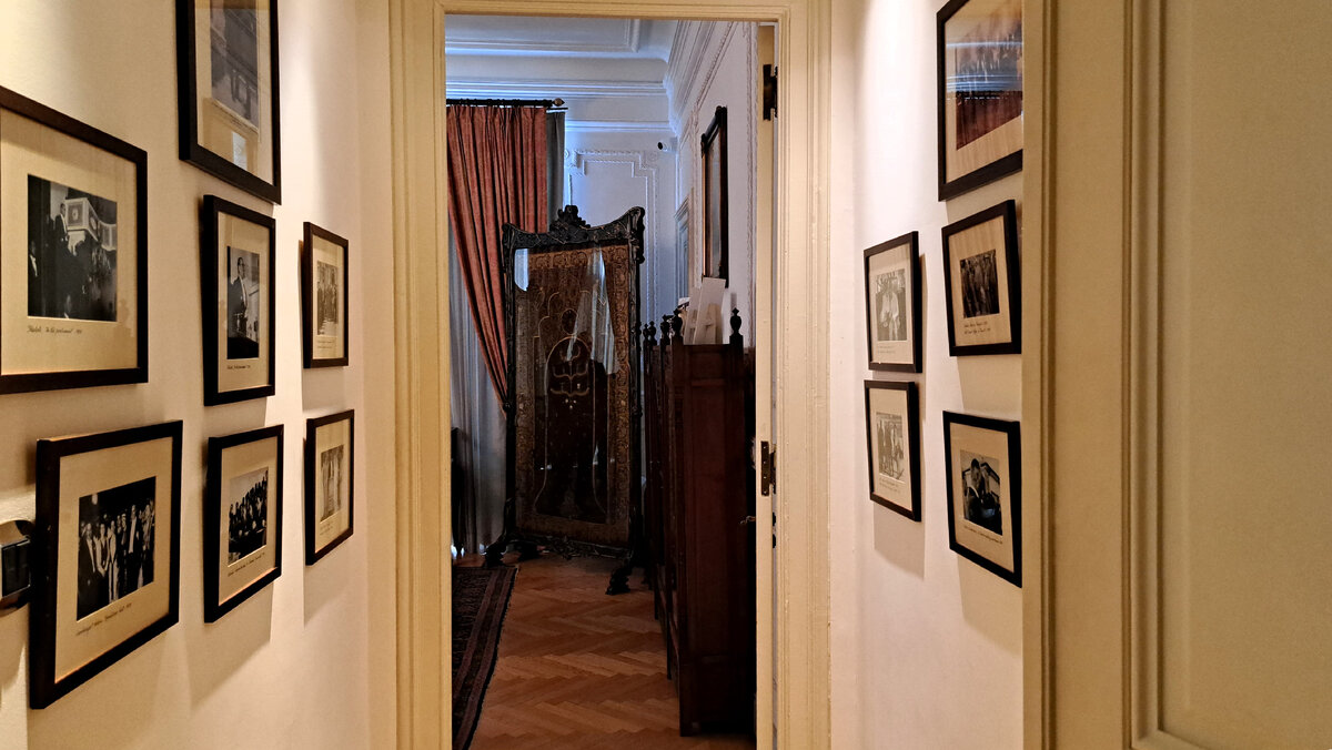 Немного зловещий ковер, тайна которога так и осталась неизвестной