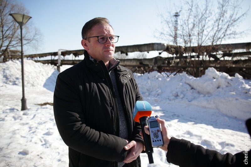    Трубы проходят рядом со сквером, их демонтируют в течение месяца