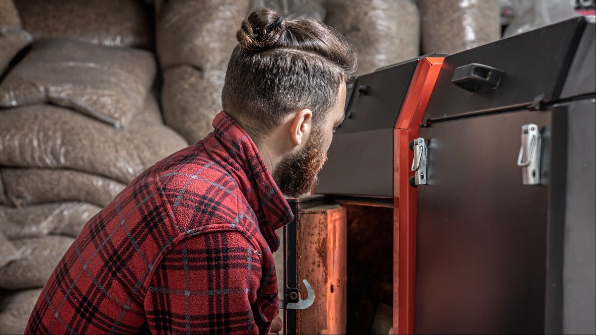 *Твёрдотопливный котёл 