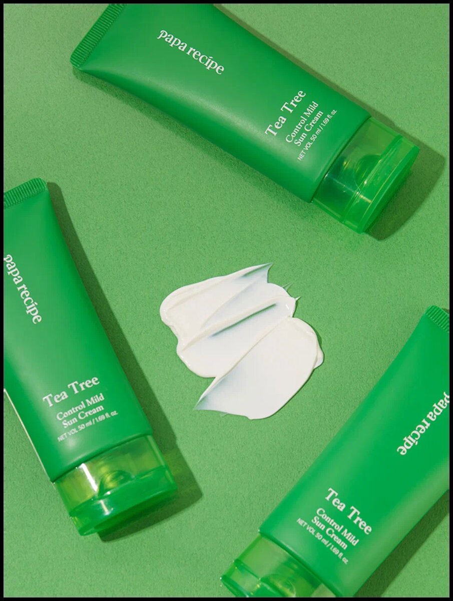 Девушка в магазине косметики. Девушка выбирает крем. Девушка с уходовой косметикой. Девушка с уходовой косметикой. Как выбрать крем.