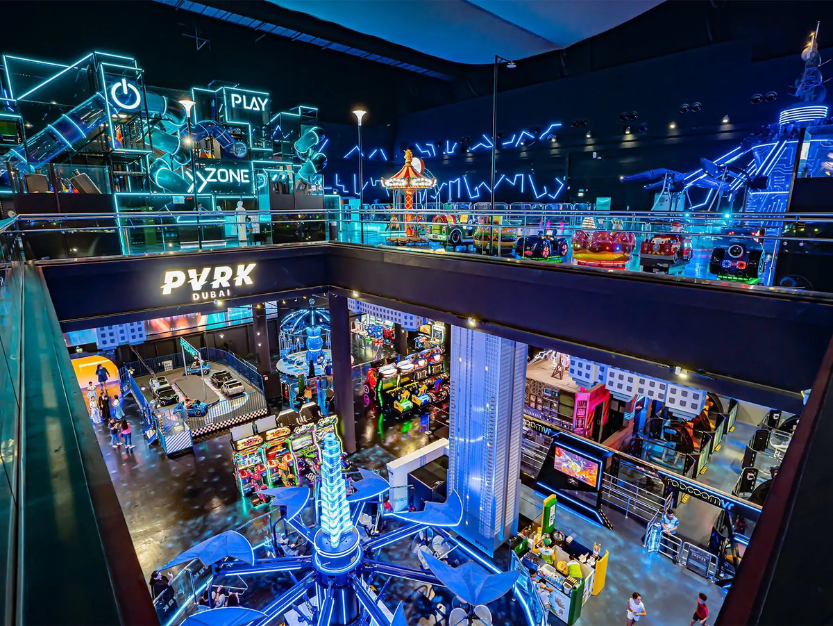 Vr park dubai mall. Луна парк в дубае. Парк дубай молл. Парк аттракционов в дубай молле. Vr dubai.