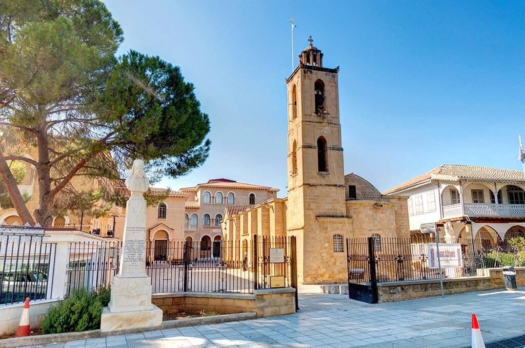 Остров Кипр с античной историей, чудесным климатом и благоустроенными пляжами в Средиземном море притягивает туристов.-7