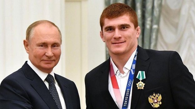    Владимир Путин и Муса Евлоев. Соцсети