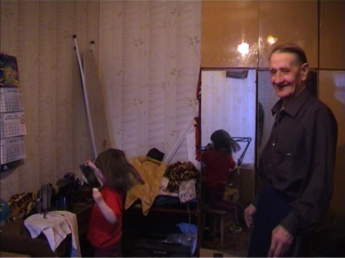 Это с правнучкой в 2006, кажется