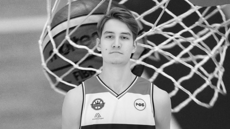    Антон Петухов.