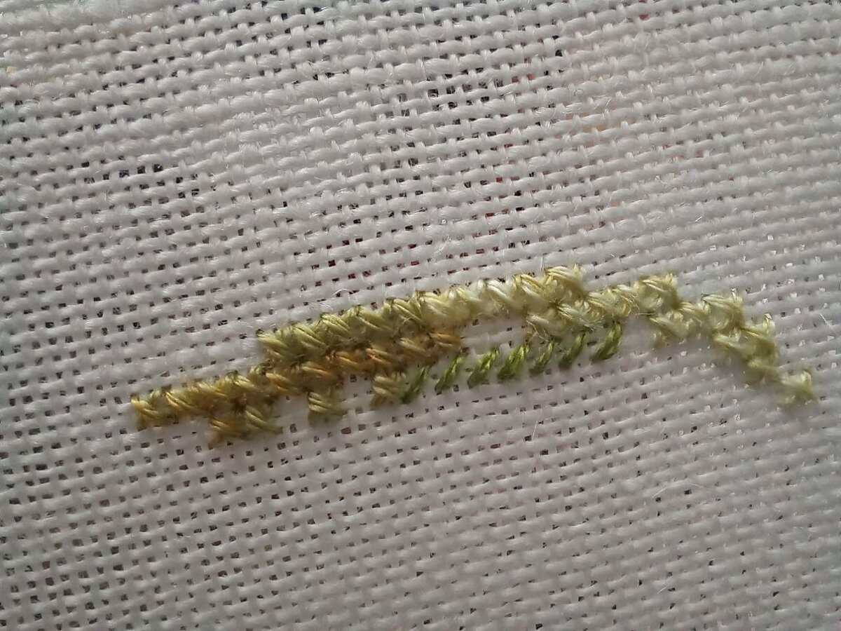 Делаем полукрестики, хвостик спрятался