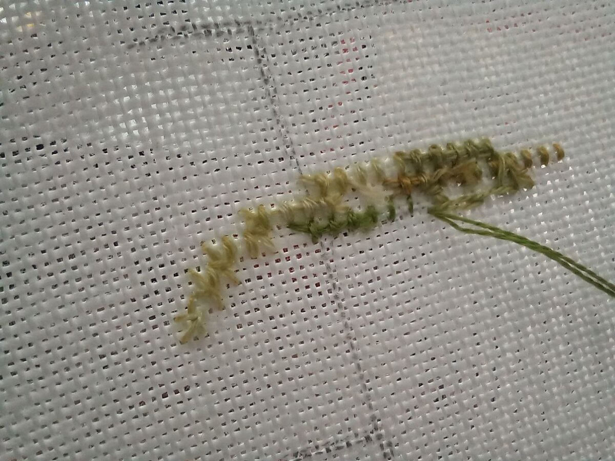 Вид с изнанки. Хвостик закреплен