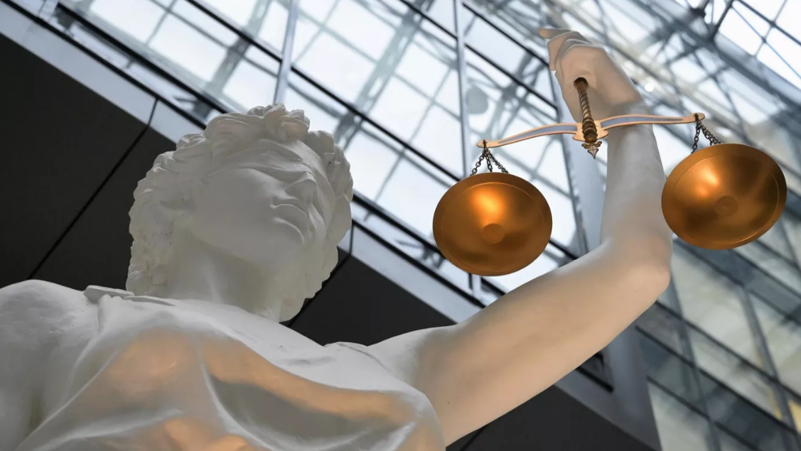     Скульптура богини Фемиды. Источник: РИА Новости Автор фото: Илья Питалев