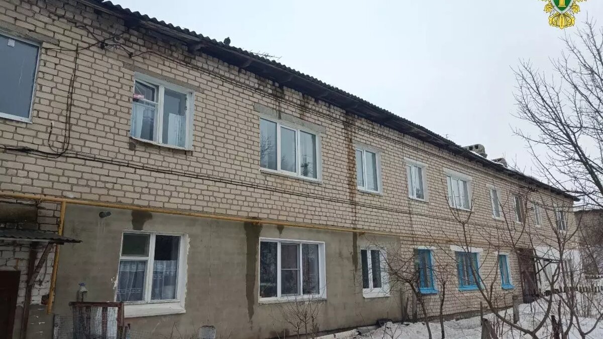     Ремонт несущей конструкции крыши жилого дома в Дальнем Константинове, которая обрушилась сегодня из-за снежных масс, обещают начать в кратчайшие сроки. В администрации округа прокомментировали произошедшее, отвечая на запрос NewsNN.