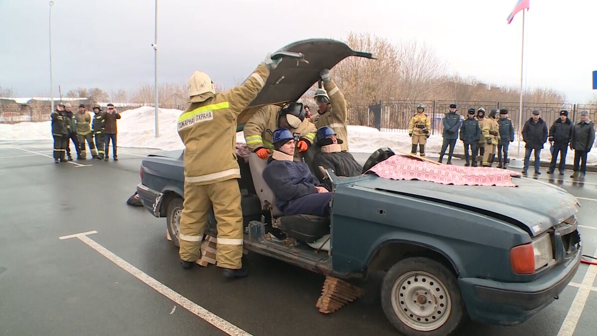    Разобрать, деблокировать, спасти - за 15 минут. Соревнования спасателей