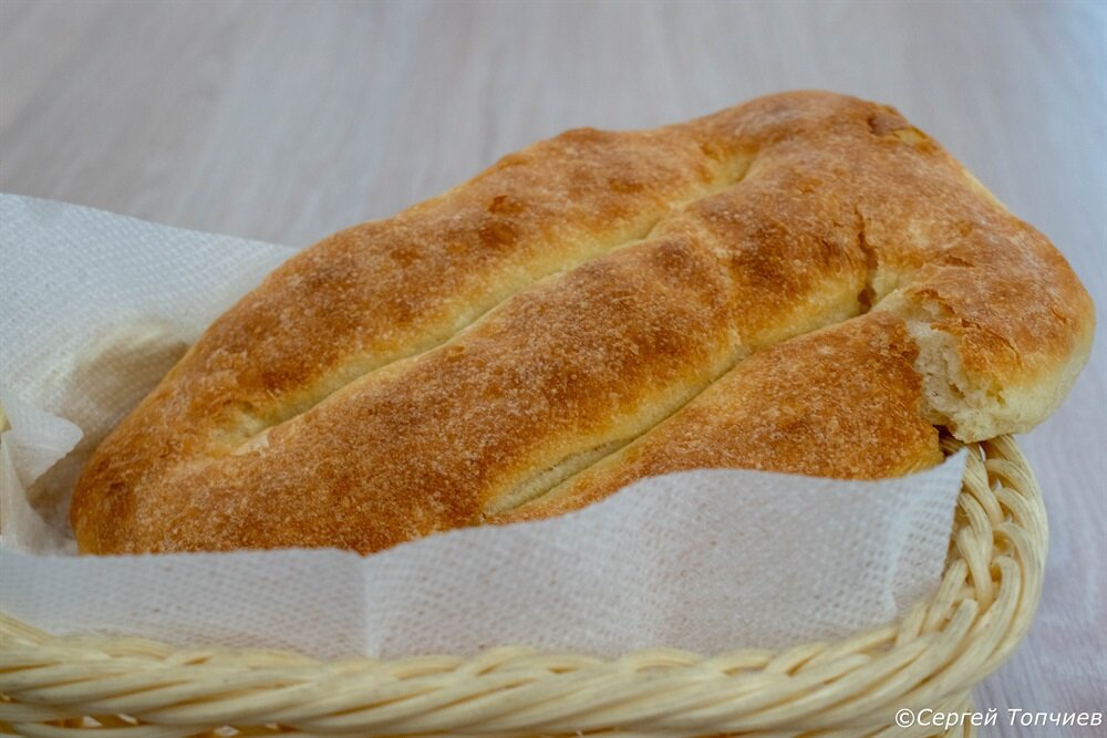И хлеб такой подали