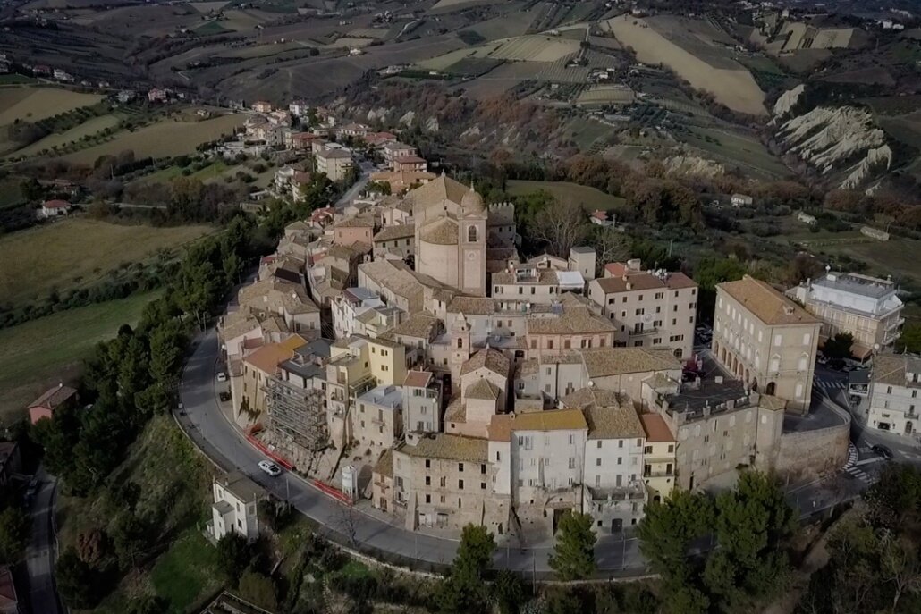 Средневековая деревушка МОНТЕПРАНДОНЕ