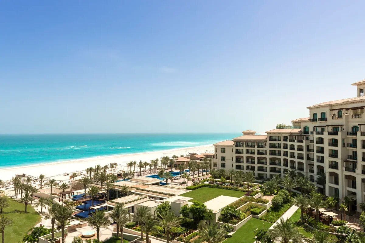 Курорт St. Regis Saadiyat Island Resort Abu Dhabi пользуется репутацией одного из самых роскошных мест острова Саадият
