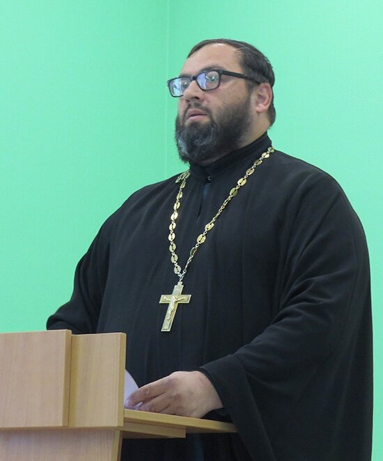 Иерей Олег Булычев (1973), настоятель храма в честь Рождества Пресвятой Богородицы в посёлке  Бетлица Куйбышевского района.