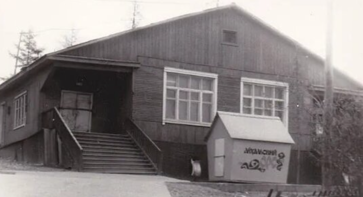 Фото читателя "Андрей Фёдоров". Главный магазин посёлка. Не проходите мимо!