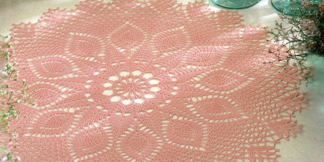 7 красивых, воздушных салфеток разной формы, которые вяжутся крючком и имеют общий узор (схемы прилагаю)