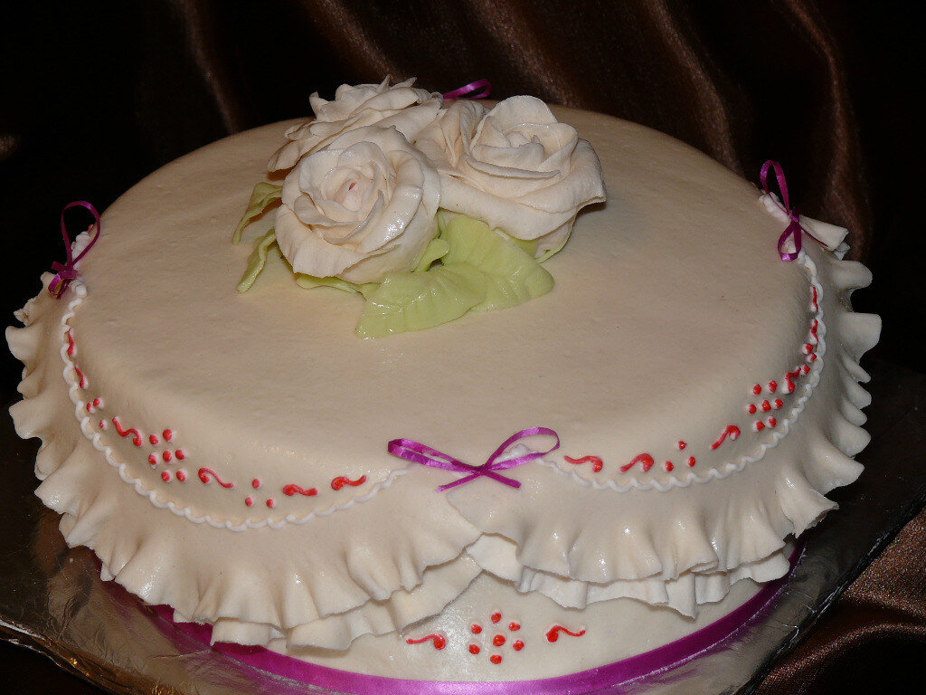 Тортик по описанию из кулинарной книги. Самодельная мастика.