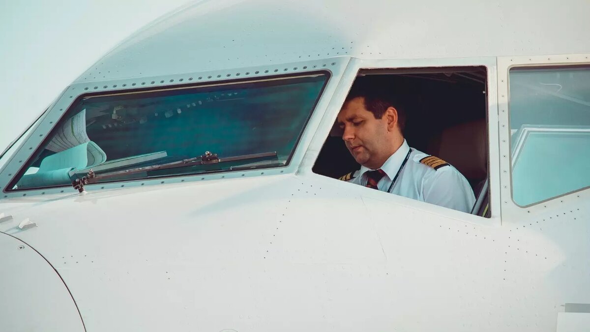 На регулярное проявление симптомов вздутия живота жалуются свыше 60% членов экипажей воздушных судов, что гораздо больше, чем среди офисных работников. Фото: Антон Засимов / 1MI