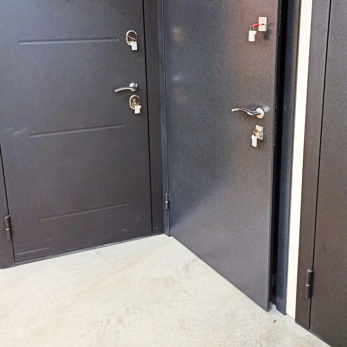Можно ли менять сторону открывания входных дверей в квартире? Могут заставить демонтировать дверь