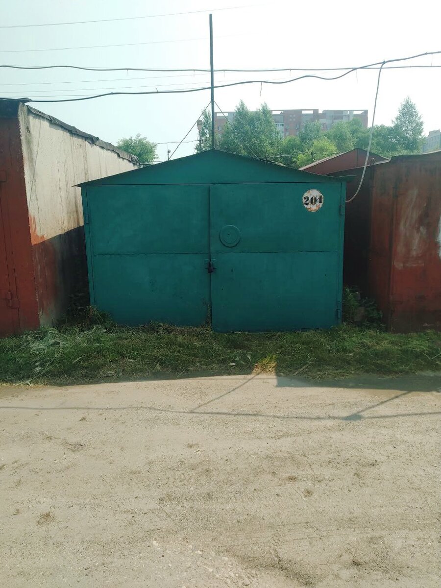 Металлический гараж.