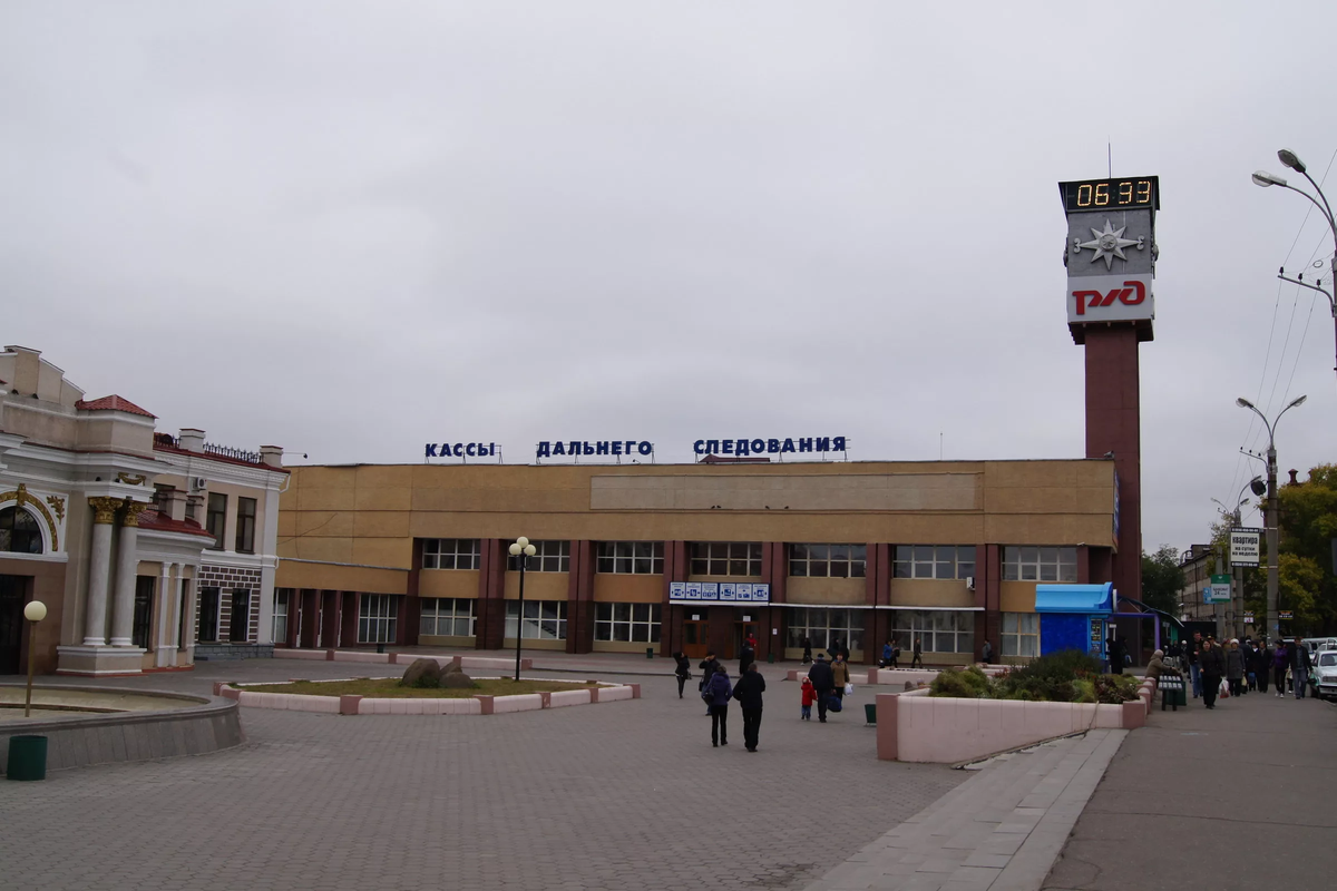 На жд вокзале есть. ЖД вокзал Чита 2. Ж.Д вокзал Чита. Железнодорожный вокзал Чита-2, Чита. Чита РЖД вокзал.