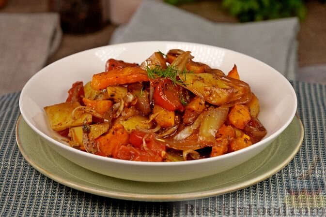 картофель, тыква, помидоры, лук репчатый, чеснок, соус соевый, масло растительное, соль, перец чёрный молотый, травы итальянские сушёные, приправа для картофеля, зелень