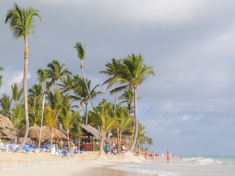 Пляж в Баваро, отель Gran Bahia Esmeralda