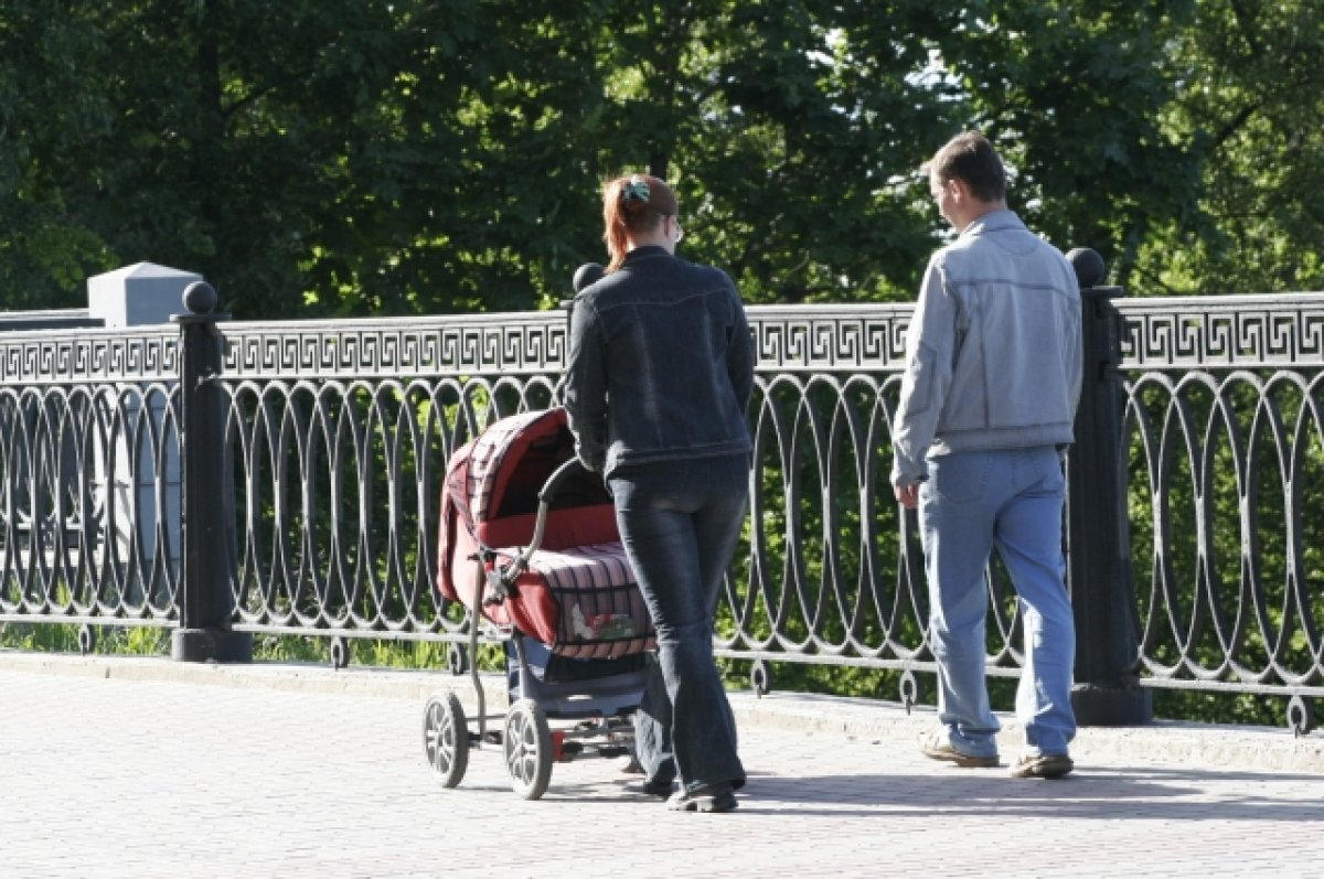    Почти 450 южноуральских мужчин находятся в декретном отпуске