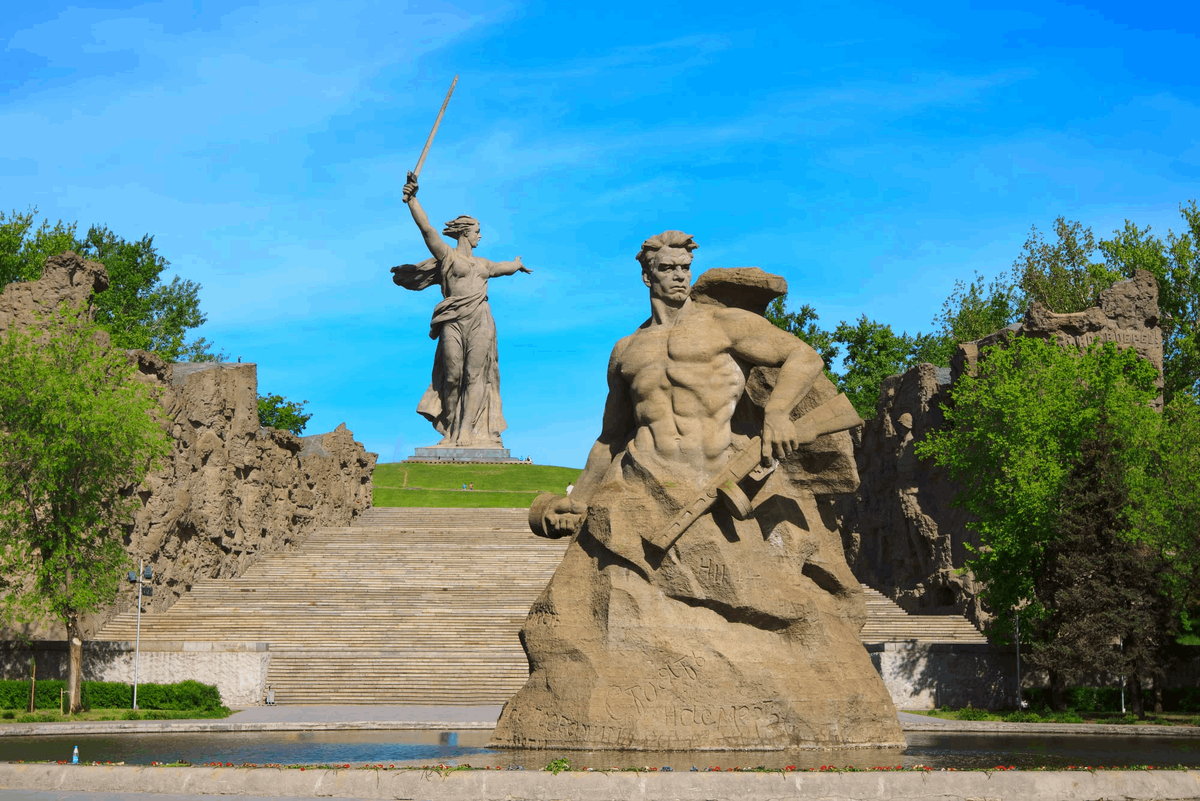 Данная новость лично меня просто ошеломила и вызвала возмущение: теперь, оказывается, изображение монумента "Родина-мать зовет!-3
