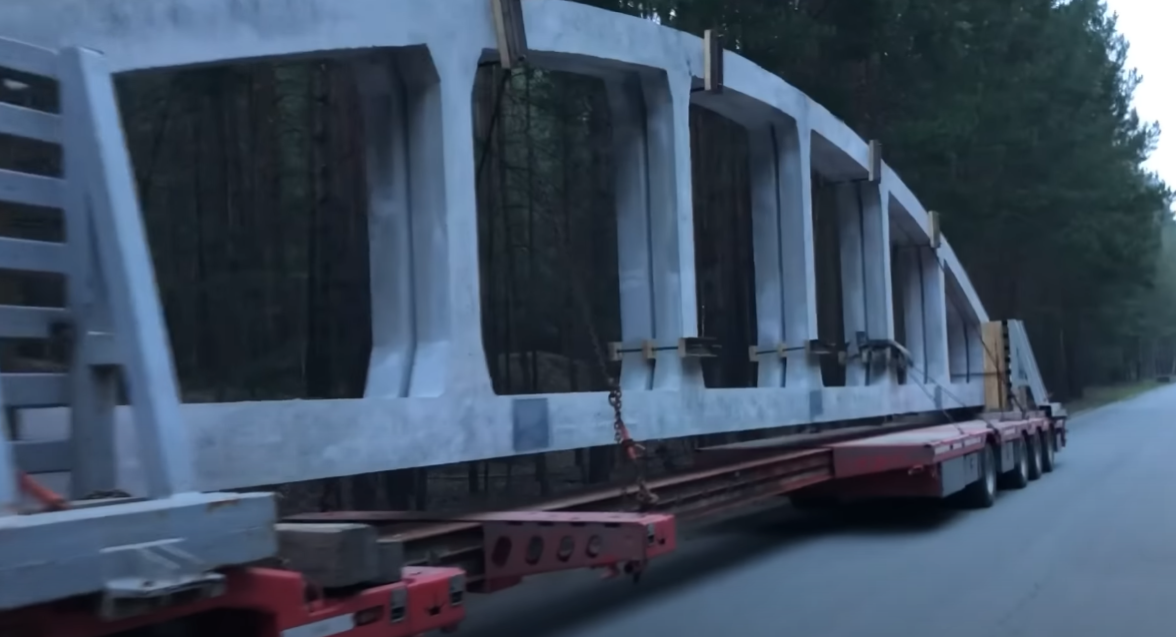 Перевозка железобетонного негабаритного груза в Новосибирск