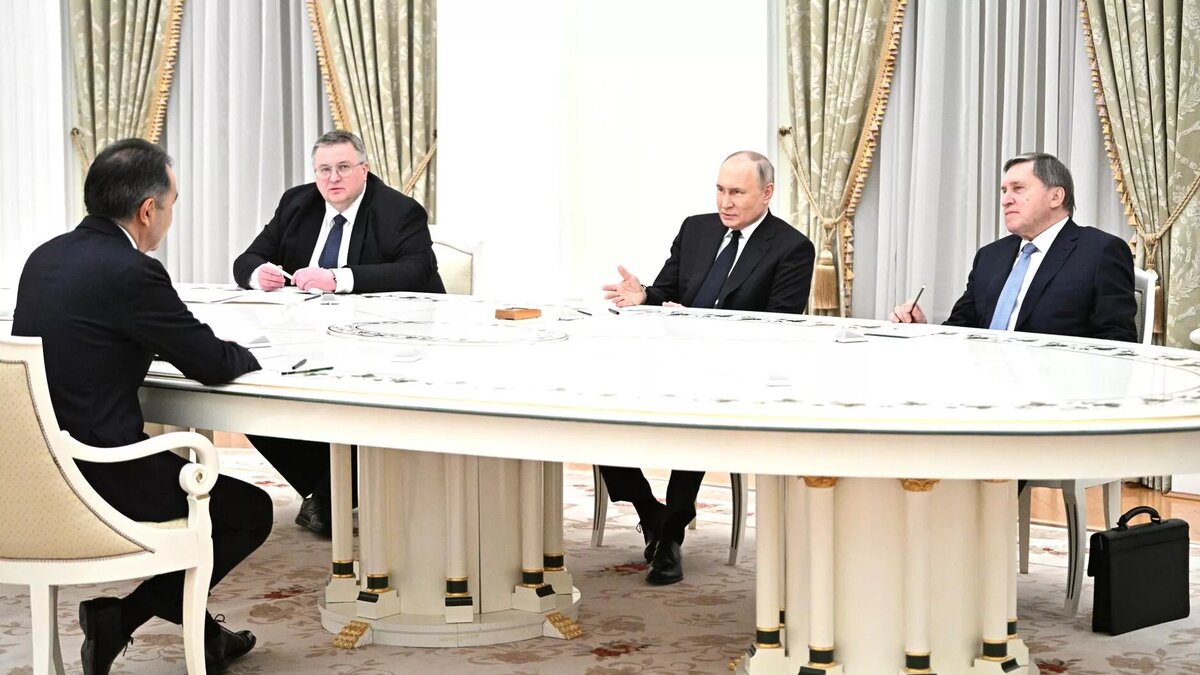 Владимир Путин провёл в Кремле встречу с Председателем Коллегии Евразийской экономической комиссии Бакытжаном Сагинтаевым © Photo : Пресс-служба президента России