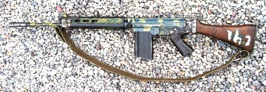 Родезийский камуфляж на юаровской винтовке. Вид слева.