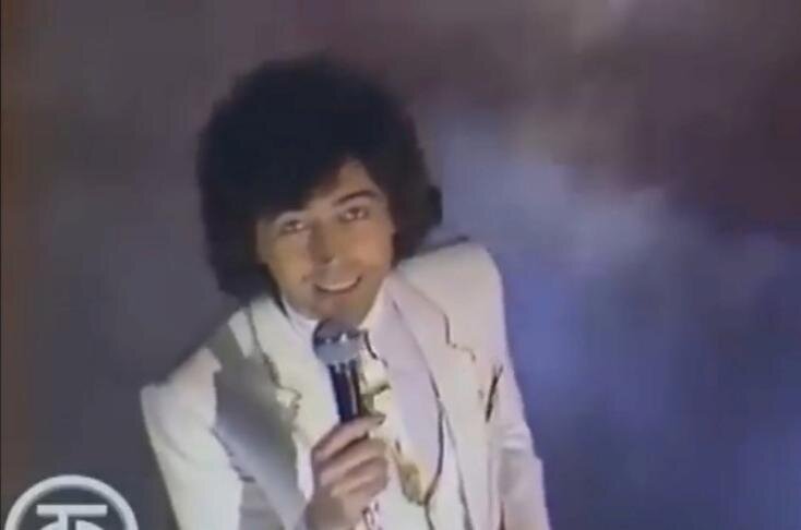    Скриншот клипа 1983 года на песню "Дельтаплан"