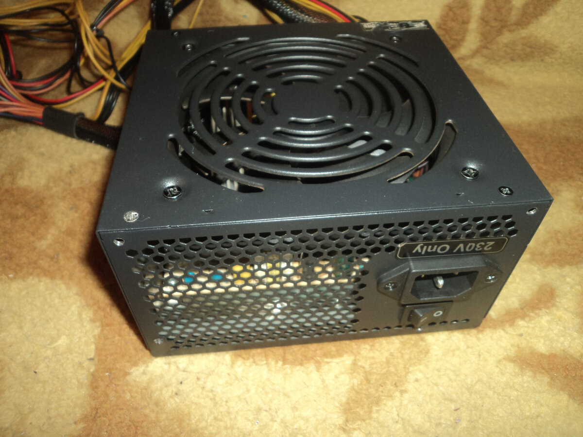 Винты крепления верхней крышки. Фото автора.