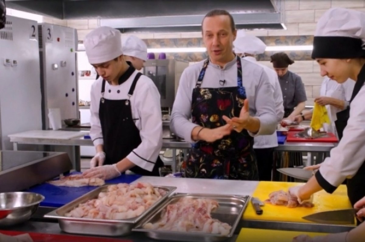    Известный шеф-повар сделал шоу «Вася накормит» с камчатскими студентами
