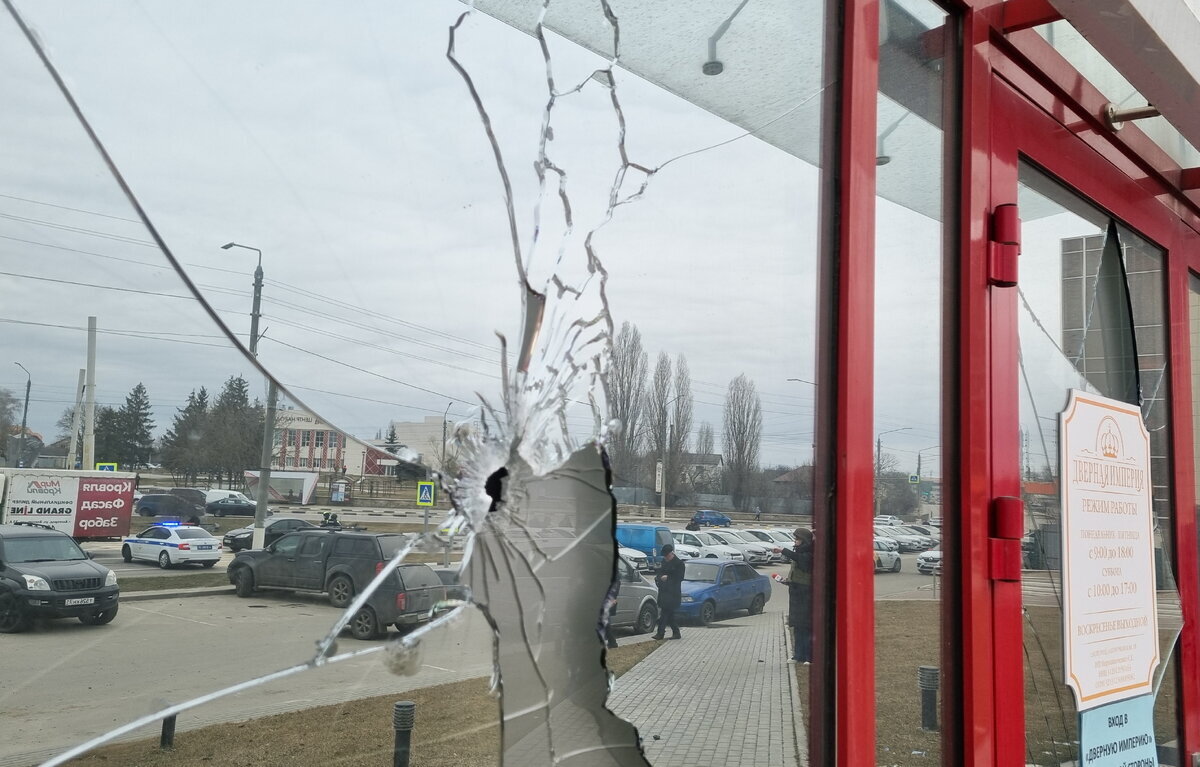 Пока вся страна была сосредоточена на проведении выборов главы государства, как-то на задний план информационной повестки отошла ситуация в белгородчине. А ситуация там сама что ни на есть серьезная.-7