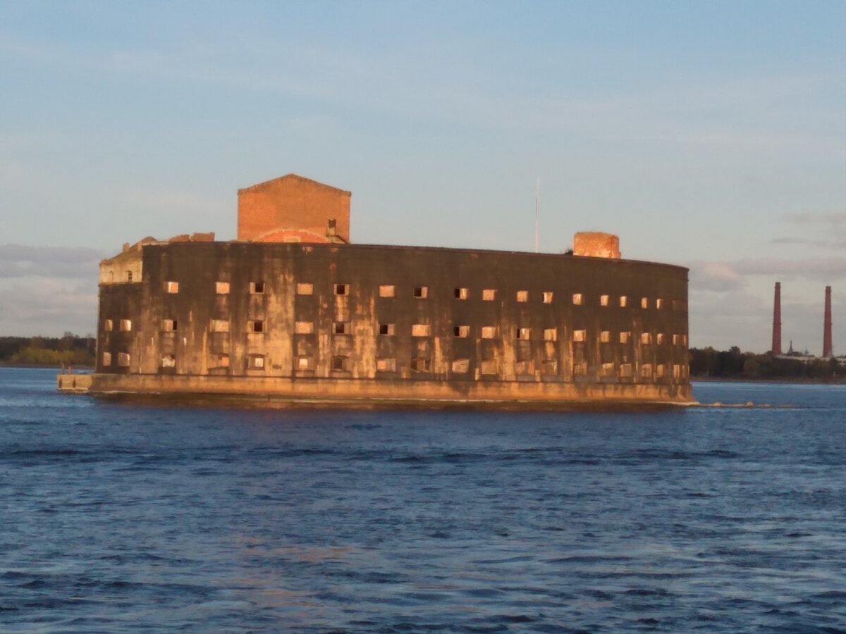 Форт "Император Александр I" до реставрации наружной облицовки (фото автора)