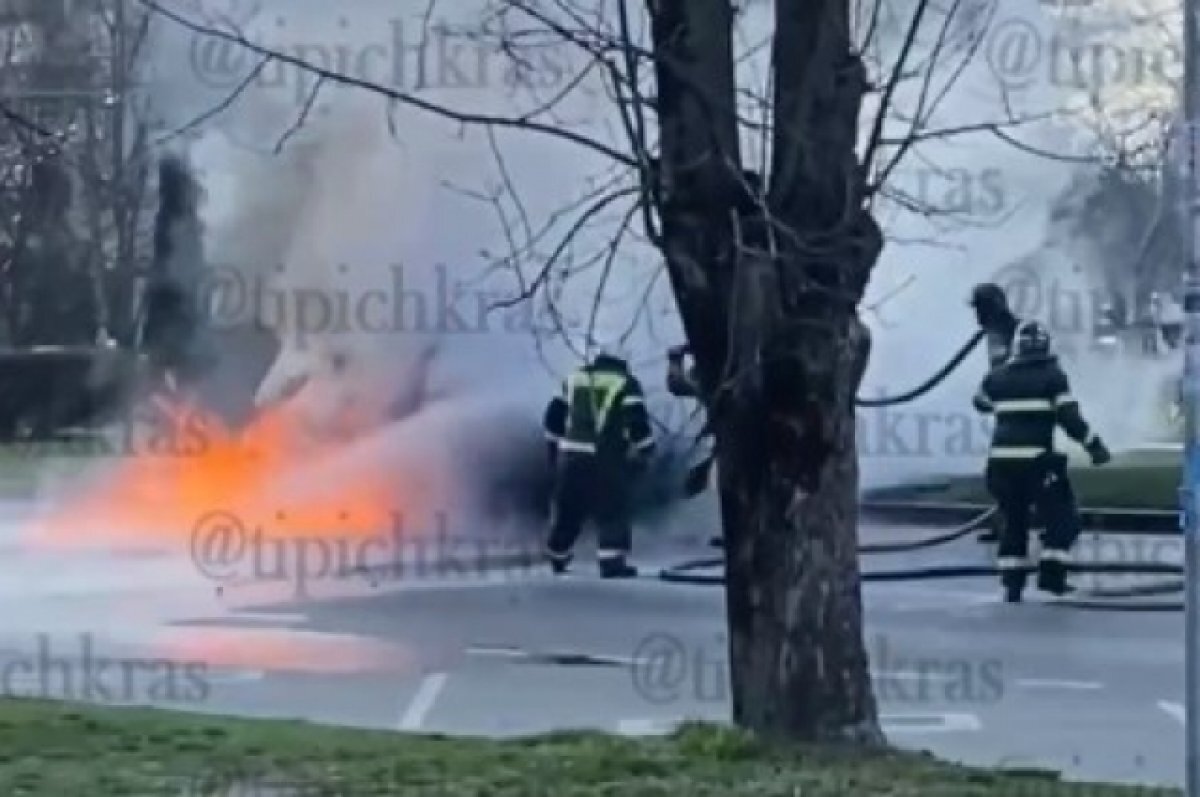    В Краснодаре на улице 40-летия Победы сгорел автомобиль
