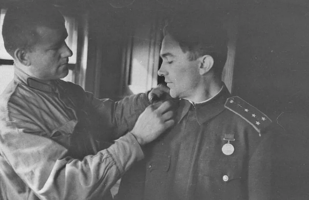 Офицер марковец. Песня из кинофильма офицеры. Офицеры. Форма белогвардейцев. Лейб-гусары в царском селе.